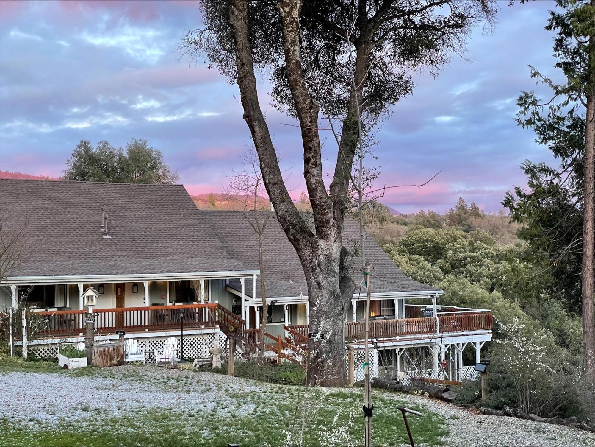 Sierra Mountain Lodge - Vacation Rentals - Yosemite Ahwahnee Exterior photo